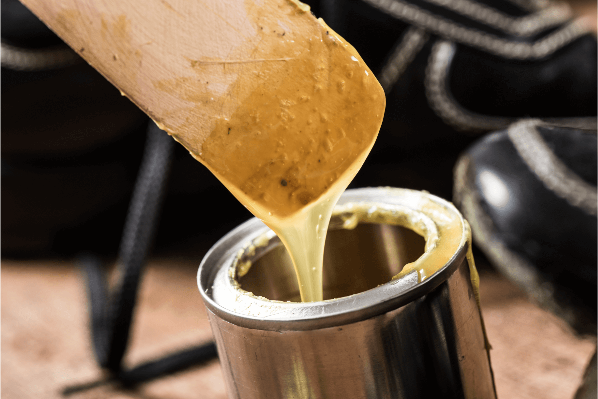 Rubber screening machine